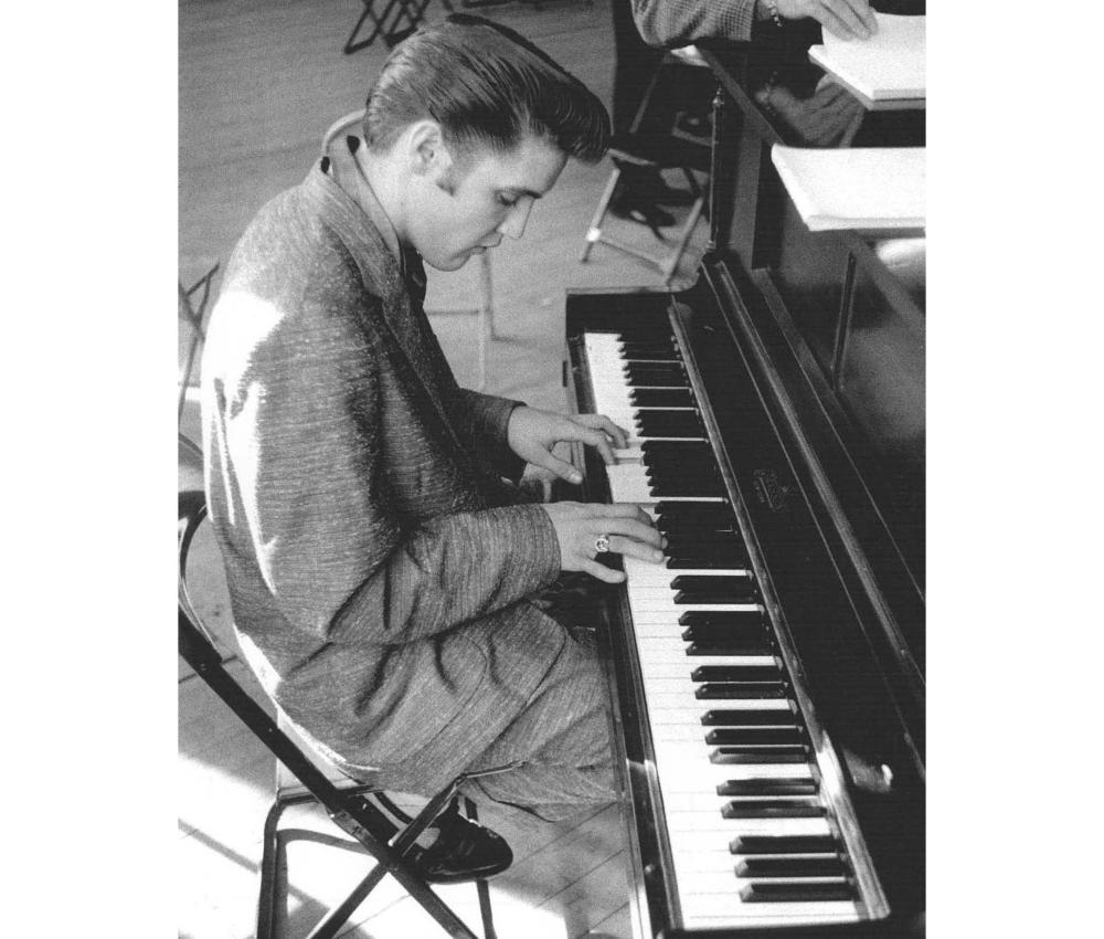 Elvis at 21 thumbnail #6