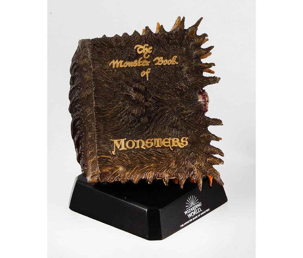 Harry Potter: The Monster Book of Monsters Model and Book thumbnail #5